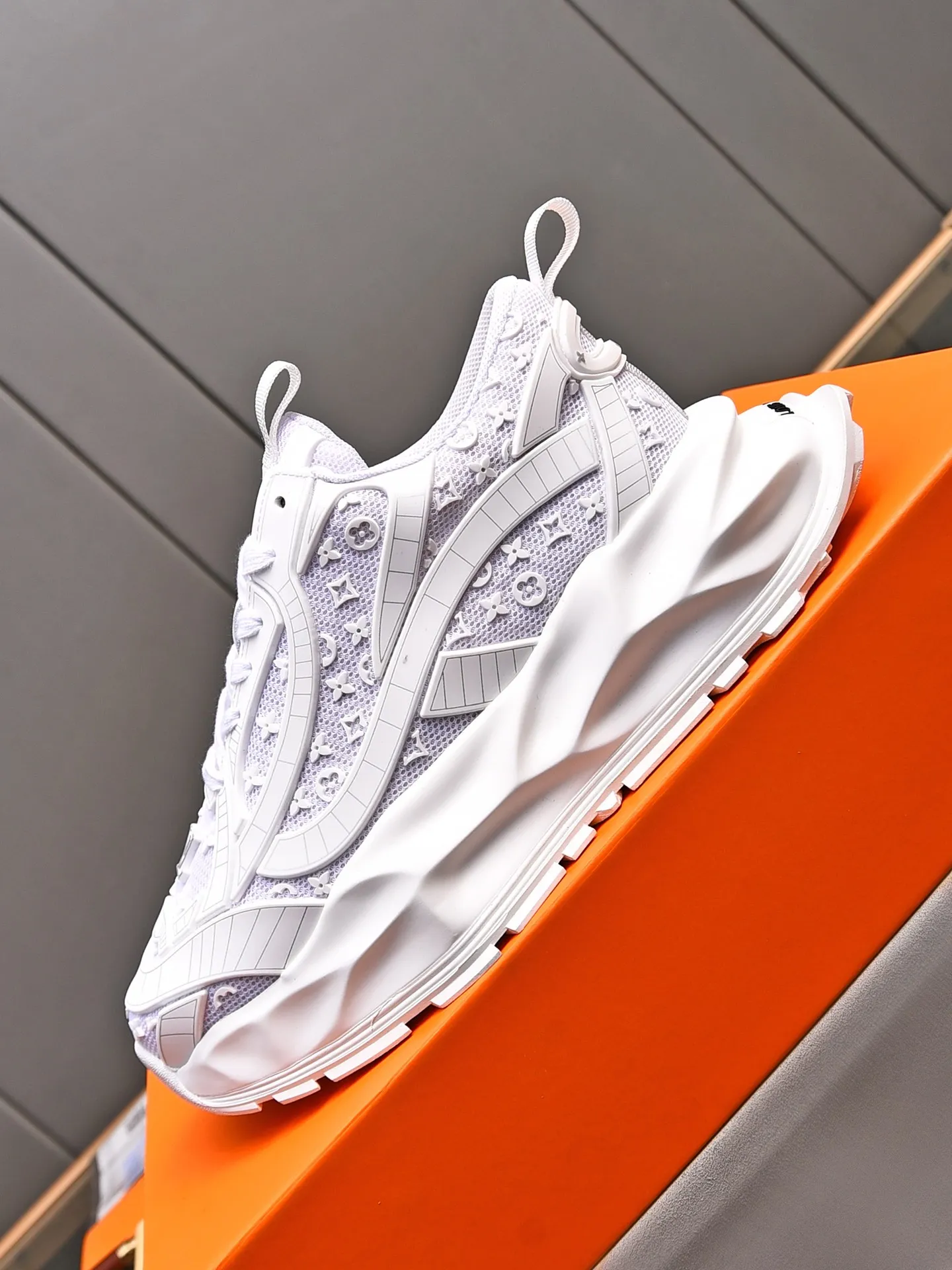 Men's shoes 💰580 📛📛【LOUIS VUITTON】Louis Vuitton 2024 new products👟Milan fashion catwalk style🇰🇾🇰🇾LV family logo, big-name style, a must-have for fashionistas⚠️Imported mesh with high-tech glue technology➕Cow leather➕Breathable mesh lining➕Genuine leather feet➕Special foam outsole👞Number 38-44 (45 46 custom-made)